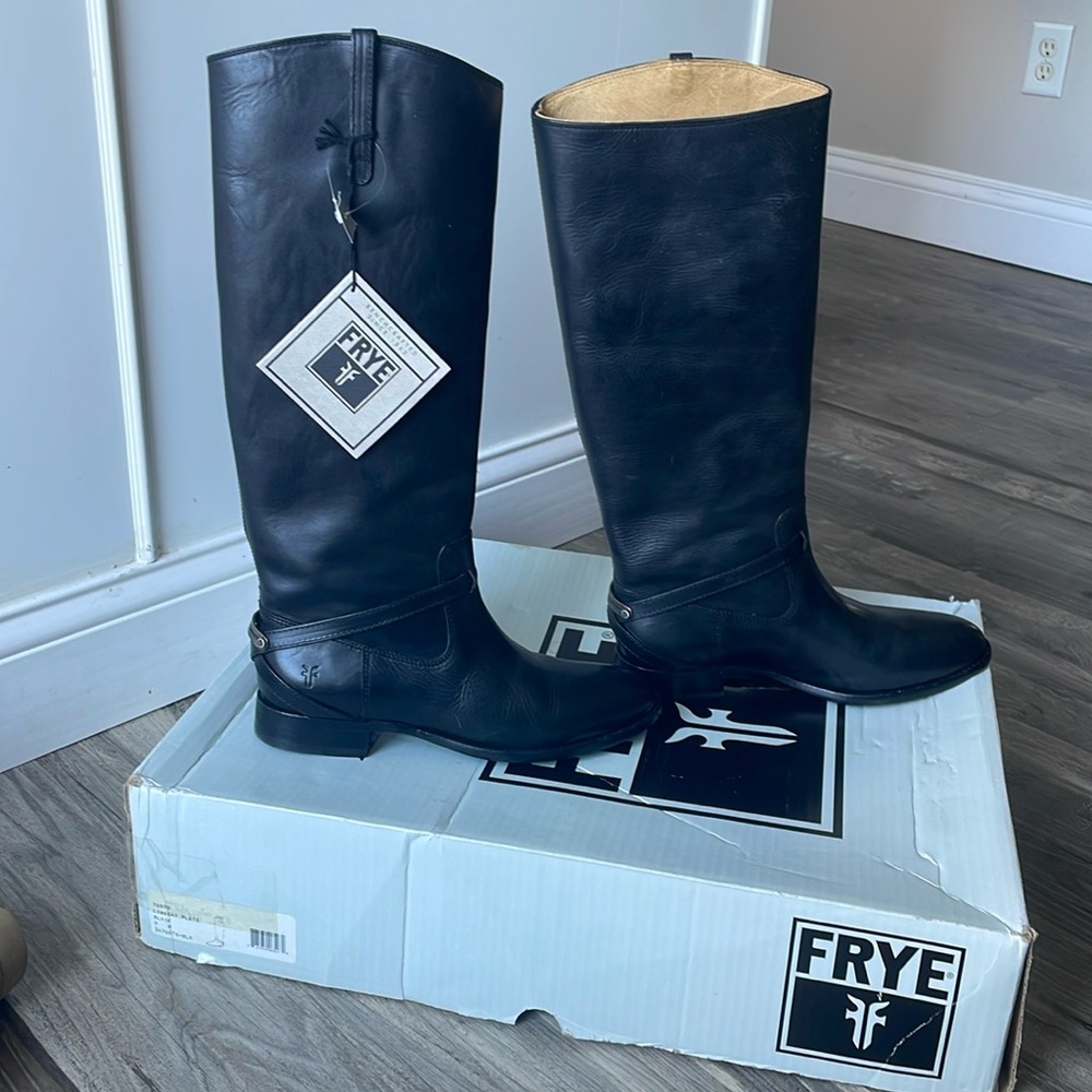 Brand new with tags - women’s Frye Lindsay plate black leather boots - size 9